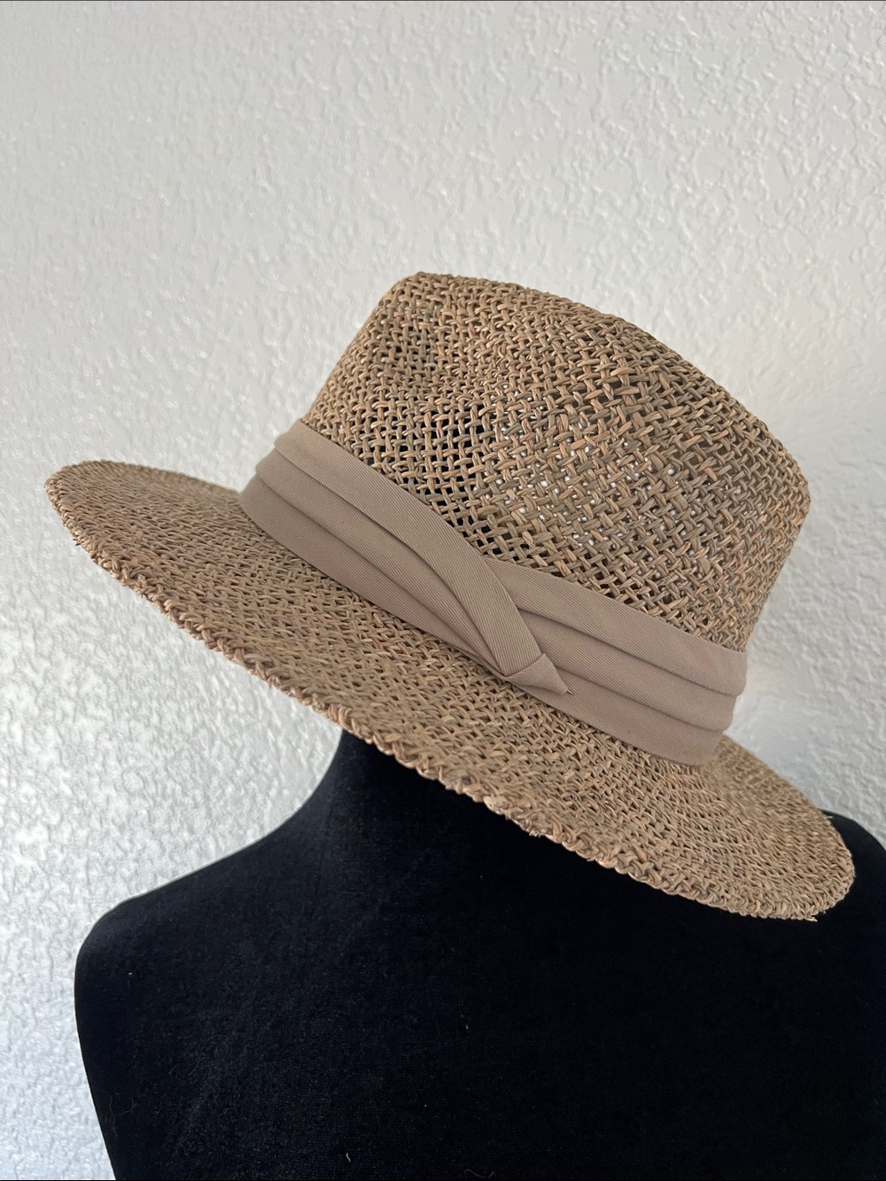 NWOT Dockers Tan Straw Fedora with Beige Band, natural fibers - Picture 3 of 9